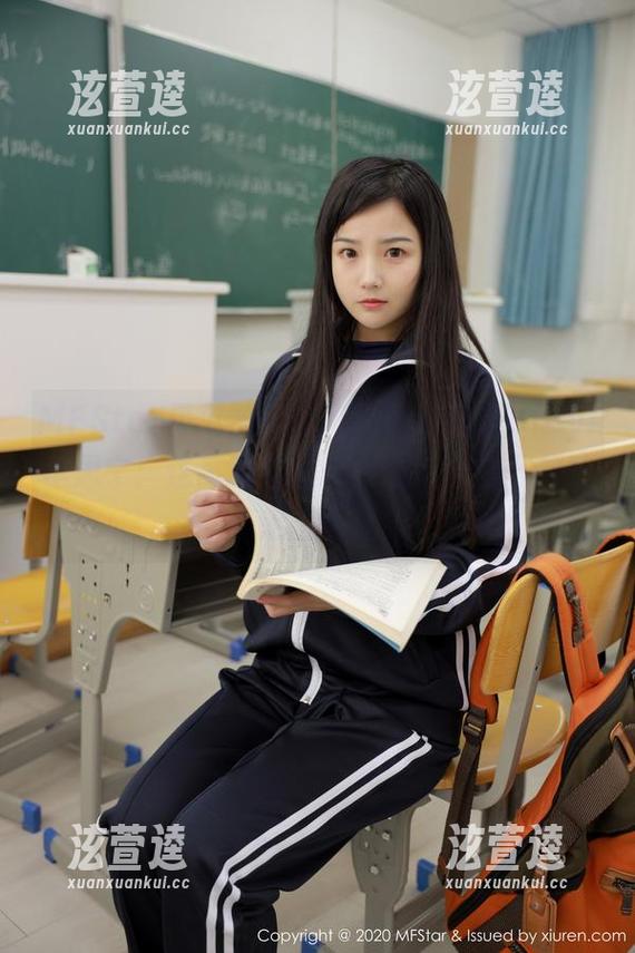 MFStar模范学院 - 高清图库收录SiByl李思宁：这高跟鞋只想，让每个字母都站着走出画框！