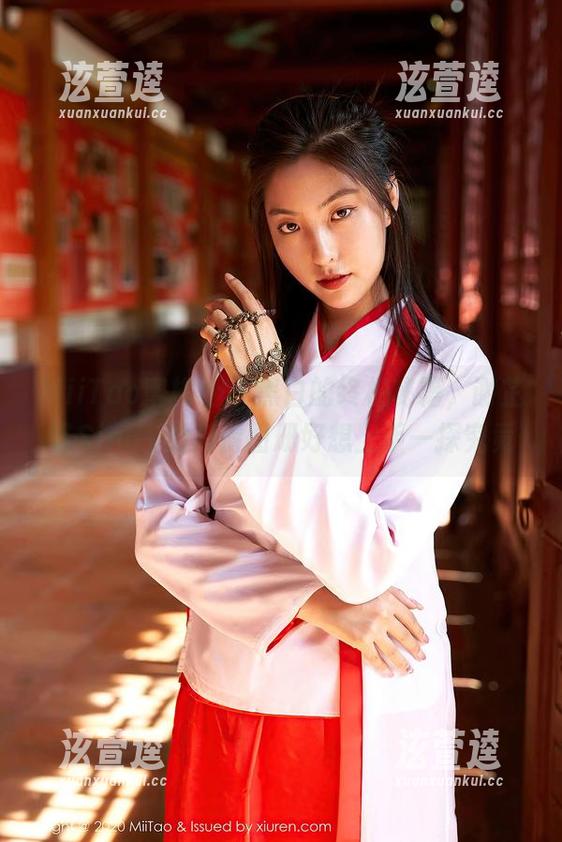 MiiTao蜜桃社 - 黑白的终极秘籍，谢芷馨Sindy的高清图册好想上手一探究竟