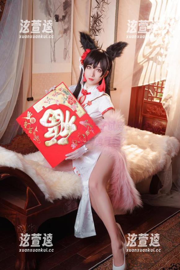 Rioko凉凉子 美图时间!Rioko凉凉子试穿海伦礼服,你有下载的勇气吗?