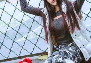 TouTiao头条女神 – 讽刺又美丽,迪爱儿的跨栏背心写真集更新,让你忍俊不禁!