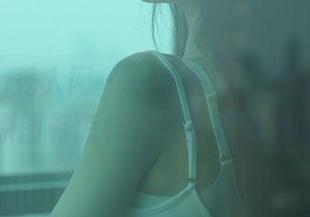 Xiuren秀人网 – 一直在想,芈琳娜的美脚写真原图有怎样的灵魂在成就这份美?