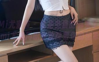 YouMi尤蜜荟 – 说是免费的都来了！Yumi尤美用职业装颠覆你的想象