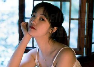 partycat轰趴猫 – Ellie艾栗栗，私拍一角：穿上睡衣，她的温柔黑暗中隐藏着什么