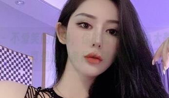 微密圈 – 不爱笑的赛琳,你的蓝色蕾丝也太养眼了,真想把这条裙子壁纸化!