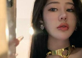 微密圈 – 观看作品：不爱笑的赛琳渔网黑丝袜，按理来说应该很普通，但…