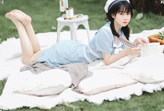 画外音：依依超级懒的白丝，这里有你的自由——写真图包