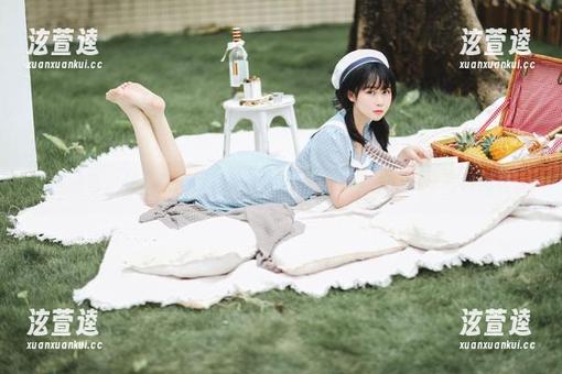 依依超级懒 画外音:依依超级懒的白丝,这里有你的自由——写真图包