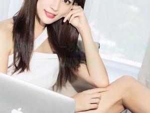 克拉女神 – 最新的白衬衫，一秒把依娜丝从平凡中拯救出来，套图可别眨眼喔。