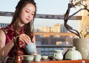 克拉女神 – 海边的孟君：她是泳圈里的公主吗？精选图片让你心里“咯噔”一声！