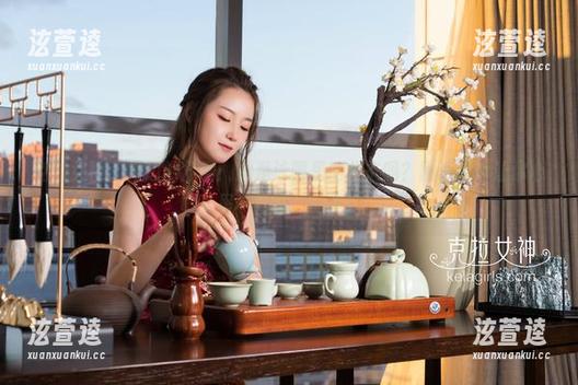 克拉女神-孟君 克拉女神 - 海边的孟君:她是泳圈里的公主吗?精选图片让你心里“咯噔”一声!
