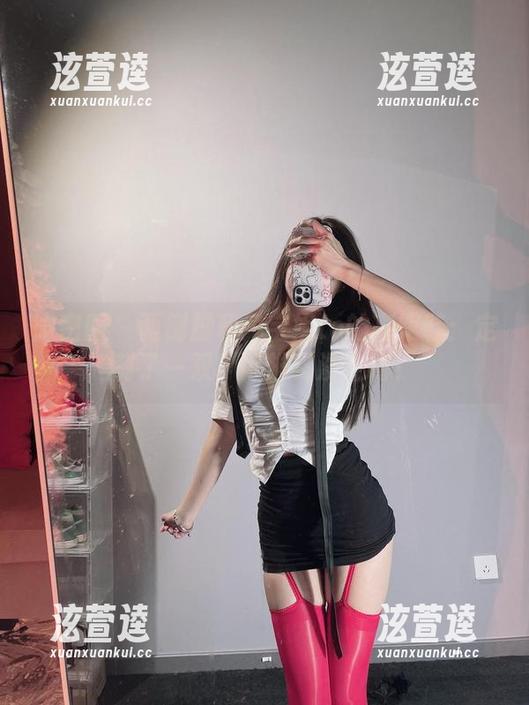 兔宝妮to 微密圈 - 两倒脚和兔宝妮to的高跟鞋:定制了一双,可脚踝没定制!