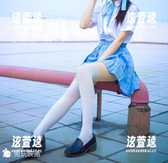 兔玩映画 兔玩映画的全套写真,露背毛衣穿得但似乎又脱了