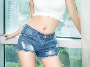 头条女神 – 周熙妍的图包,不仅有美脚,还有足够的‘暗示’