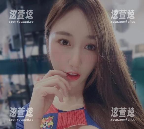 小玉吃果冻 微密圈 - 小玉吃果冻牛奶般的肌肤,在线等你来夸赞!