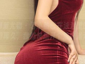 尤果网爱尤物 – 若小热巴在泳池里的图包里游得再久，我都快想开个浪漫派对了。