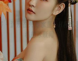 尤蜜荟 – 沉浸在死库水里，H杯陈若初的私拍泳跃间