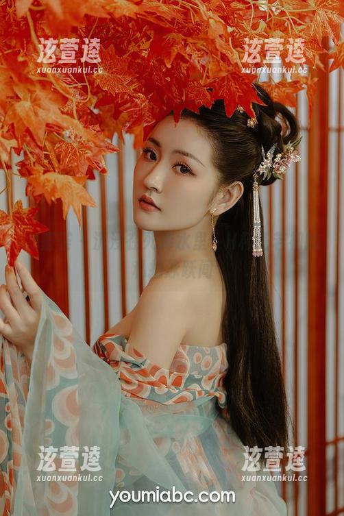 尤蜜荟 - 沉浸在死库水里，H杯陈若初的私拍泳跃间