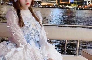 彩芸_Nebula的图片合集：人形电脑天使心，一旦开启“卖萌模式”，堪称屏幕守护精灵！