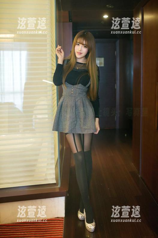 推女郎 - 当杨伊的长腿遇上镜头：写真里的无尽遐想