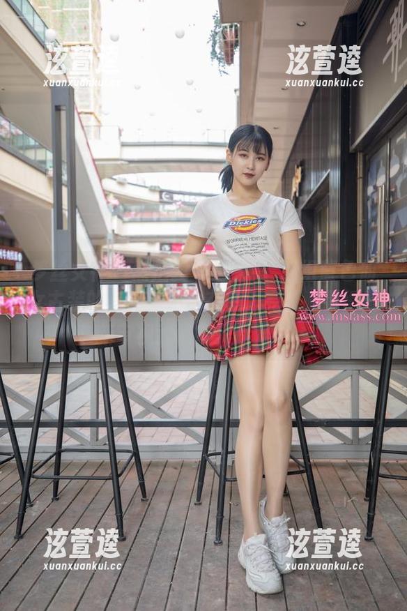 梦丝女神-玥玥 梦丝女神 - 然后我一边看玥玥这组蓝色仙女古装的写真,一边在想,完了,我得重新审视我的审美标准了…