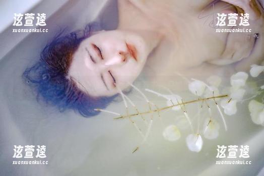 樱晚gigi 樱晚gigi旗袍写真,思绪万千,只能默默欣赏