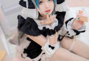樱落Selena的“免费”照片,身穿大凤礼服,瞬间默契满分!
