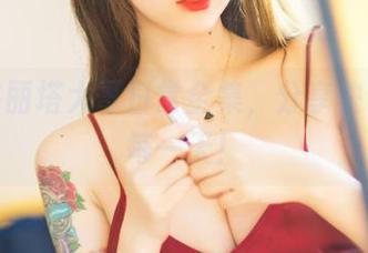 下载洛丽塔大哥日常全集，分享快乐逆袭每一天！