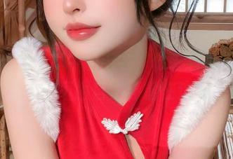 清水由乃写真中的毛衣，似乎有种温暖的魔力，不由自主停留在这里。