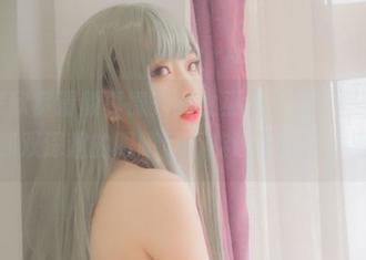一起来欣赏清颜真德秀的女巫造型高清写真,啊,那双深邃的眼睛可不能让我好好思考!
