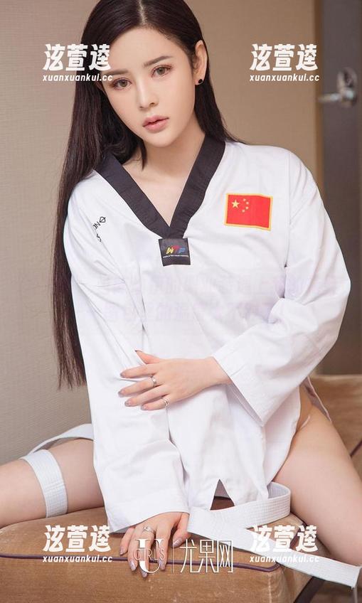 爱尤物-陈幼伊 爱尤物 - 当陈幼伊的职业装遇上我的拖鞋——图包里的温度太不对了!