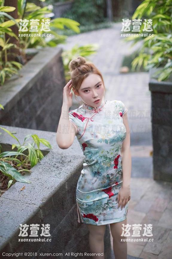 秀人网-余贝拉bella 秀人网 - 一条连衣裙,一堆想说但不敢说的话——余贝拉bella的写真让人捉摸不透。