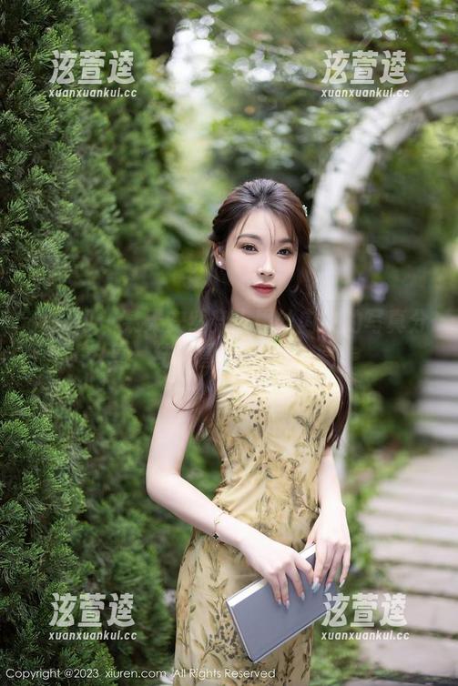 秀人网-安然 秀人网 - 某天安然穿上黑丝内衣的写真分享,结果冒出一只猫来!