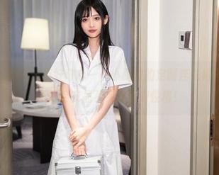 秀人网 – 松动了一点好奇心——小嘉敏的定制连衣裙图集，不得不赞这衣品其实也很有性格！