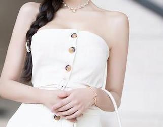 秀人网 – 原图解析：小薯条nienie如何用棉袜诠释了一种特别的“随意”。