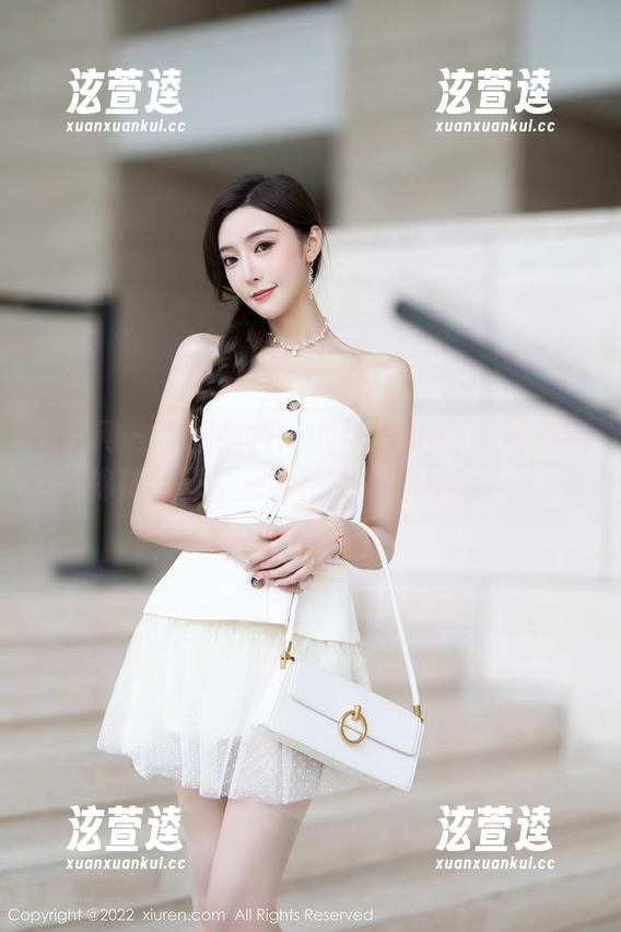 秀人网-小薯条nienie 秀人网 - 原图解析:小薯条nienie如何用棉袜诠释了一种特别的“随意”。