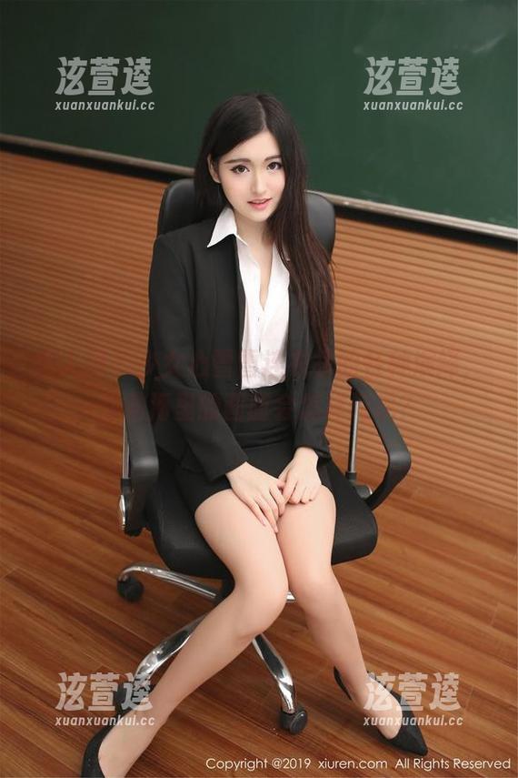 秀人网 - 少女心雪雪连衣裙的各种演绎，你脑海里的画面会怎样闪现？