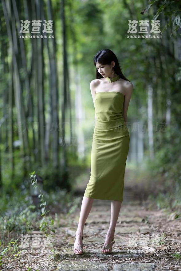 秀人网-拍黄瓜girl 秀人网 - JK写真,哈哈,拍黄瓜girl这次又来搞事情了