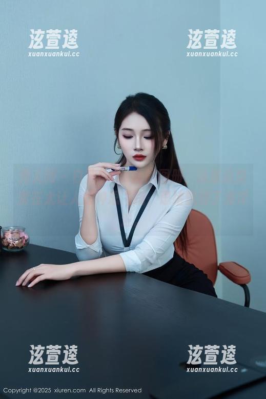 秀人网-白洁Bessie 秀人网 - 白洁Bessie的图册,泳装造型实在太让人行神思飞扬,思绪飘到了海洋边。