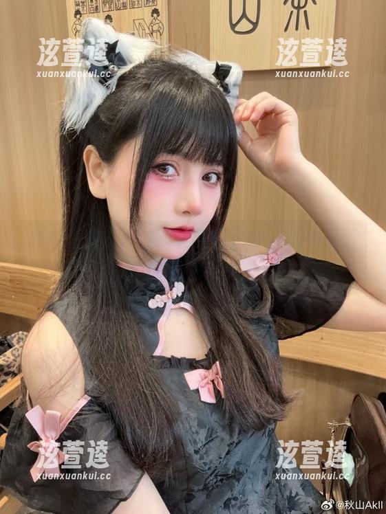 秋山AkI 徜徉在秋山AkI的狂三套图中,似乎有些小暗示在发光…