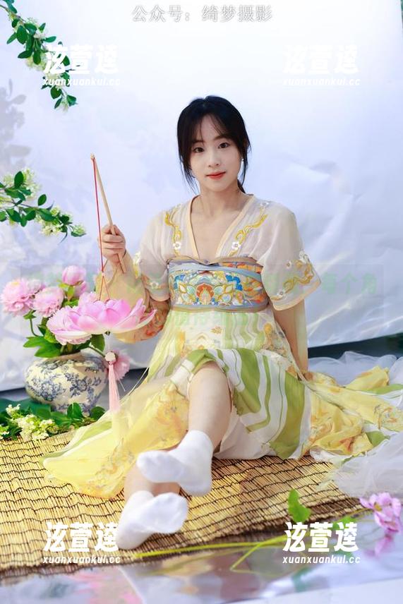 绮梦摄影-章章 绮梦摄影 - 记录章章的毛衣瞬间:每个角度都值得细品!