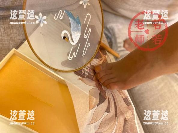 微密圈 - 若若老师最新夏天图集，草地上那股清新的气息让我快要流口水了，哈哈！