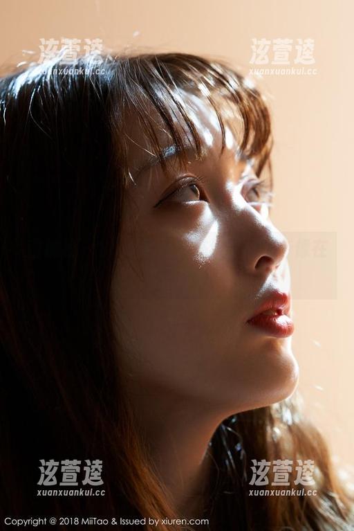 蜜桃社-Suki 蜜桃社 - Suki与粉色交织的图像,像在耳边低语