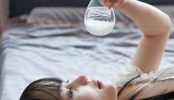 蜜桃社 – 体操服不止运动，真希在私房写真里的“展示时刻”。