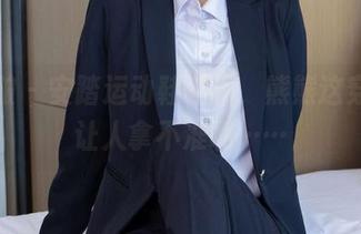 袜啵啵 – 安踏运动鞋晒图，熊熊这穿搭真让人拿不准啊……