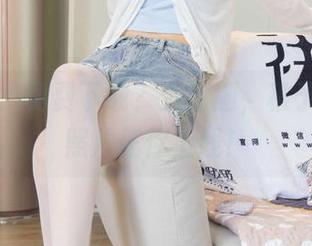 袜啵啵 – 免费下载?没问题,稚予的拜年照片任你上线!