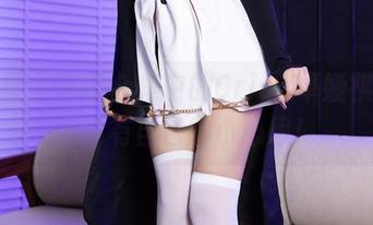 语画界 – 美图合集中的Cris_卓娅祺，裸足也有自己的小心思！