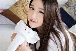 青豆客 – 越南芽庄的施忆佳Kitty酱：她的套图画面里其实藏着生活的的小调皮