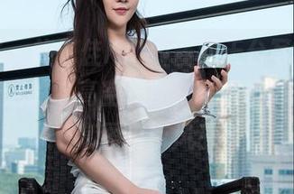 青豆客 – 施忆佳Kitty酱的天台写真，无意间开启的“高空局”，你准备好了吗，套图自带风！