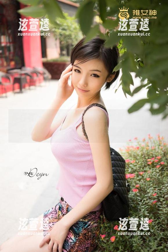 青豆客 - 施忆佳Kitty酱最新写真集：说是女王，让我想到了怎样的王国呢…