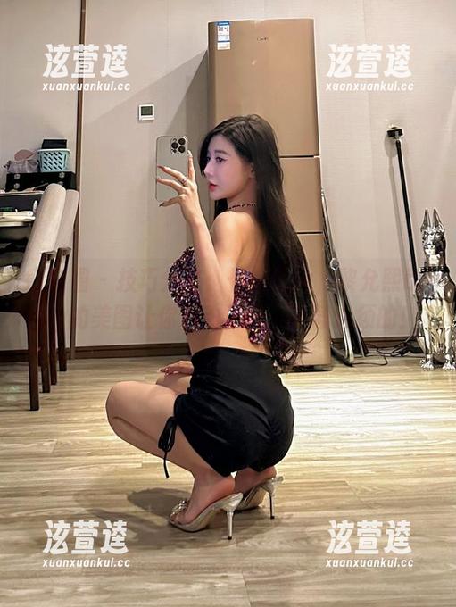 黎允熙baby 微密圈 - 技巧分享:长腿修女,黎允熙baby的美图让你心动不已,下载必须的!